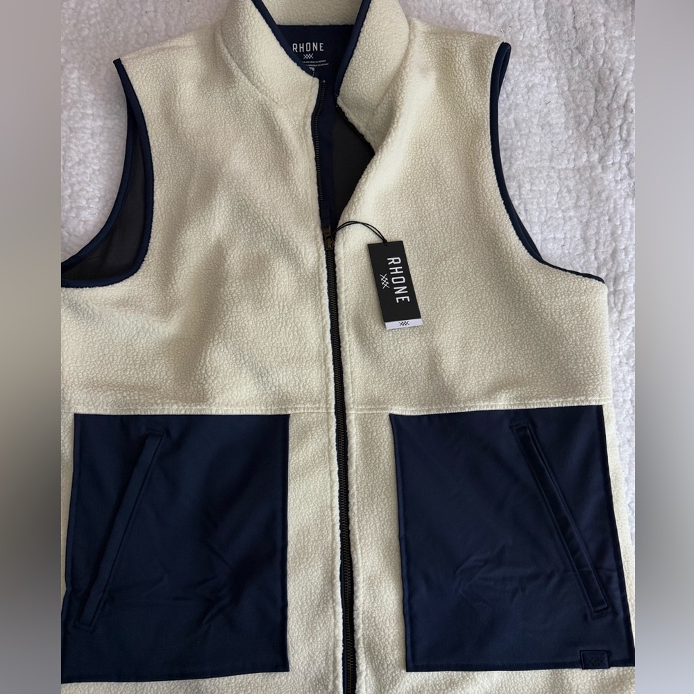 NWT Rhone Men's Cream and Navy blue Sherpa fleeceVest polartec xl - Picture 1 of 8